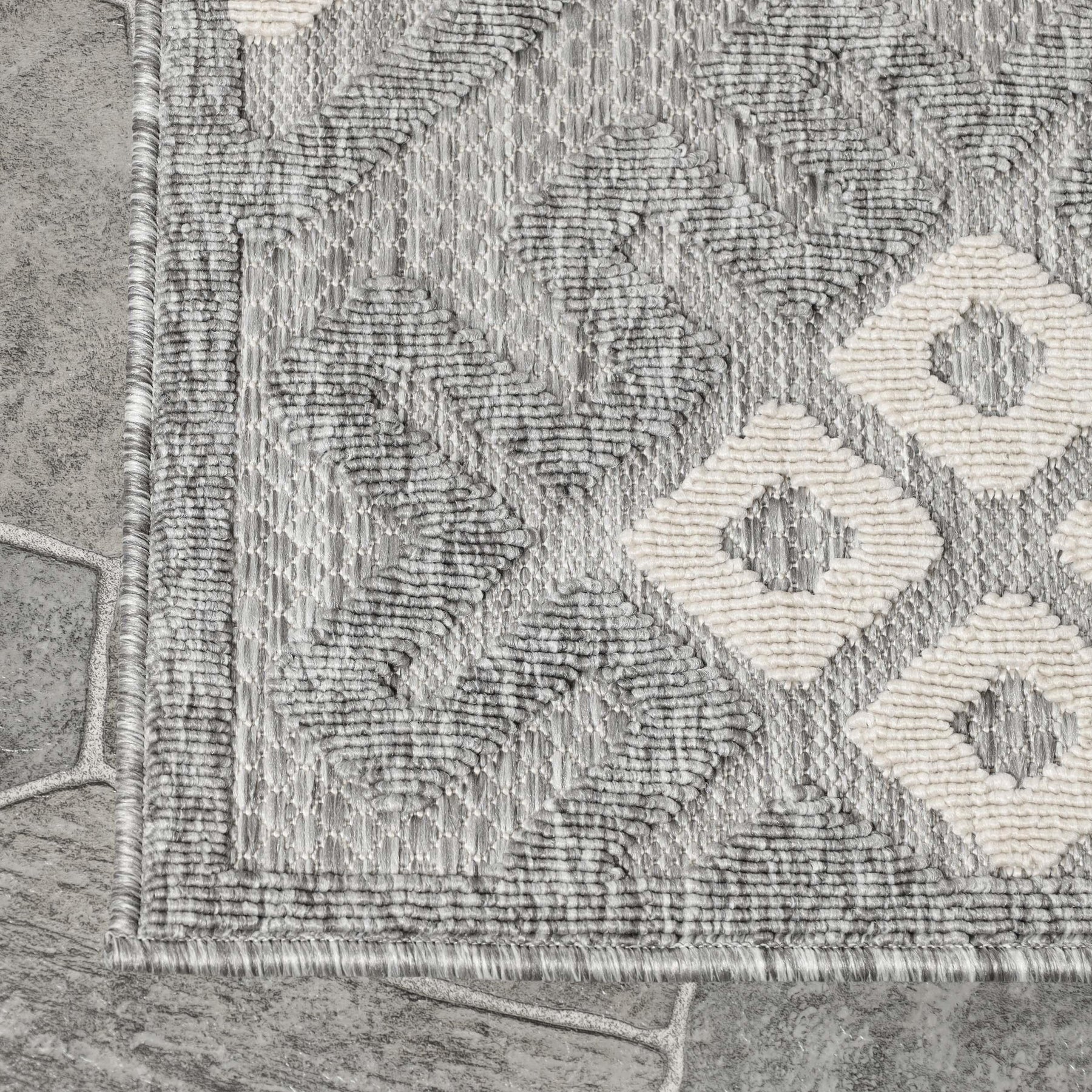 Sterling Modern Geometric Diamonds Indoor/Outdoor Area Rug