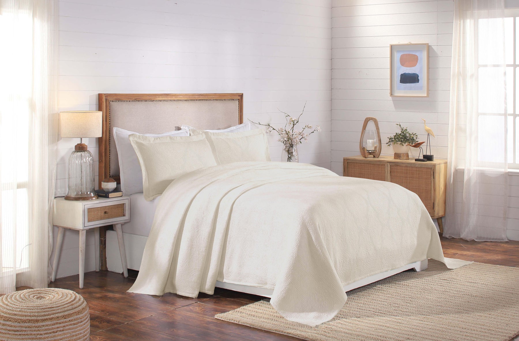 Victory Cotton Matelasse Scrolling Medallion Airy Bedspread Set