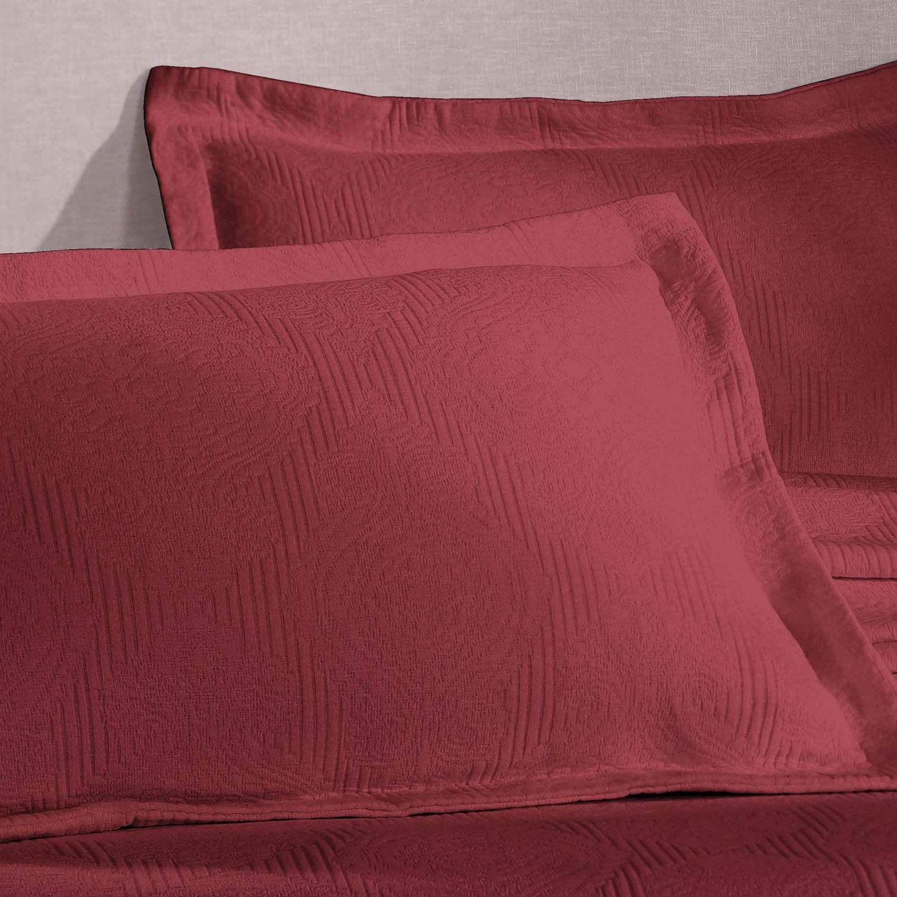 Victory Cotton Matelasse Scrolling Medallion Airy Bedspread Set