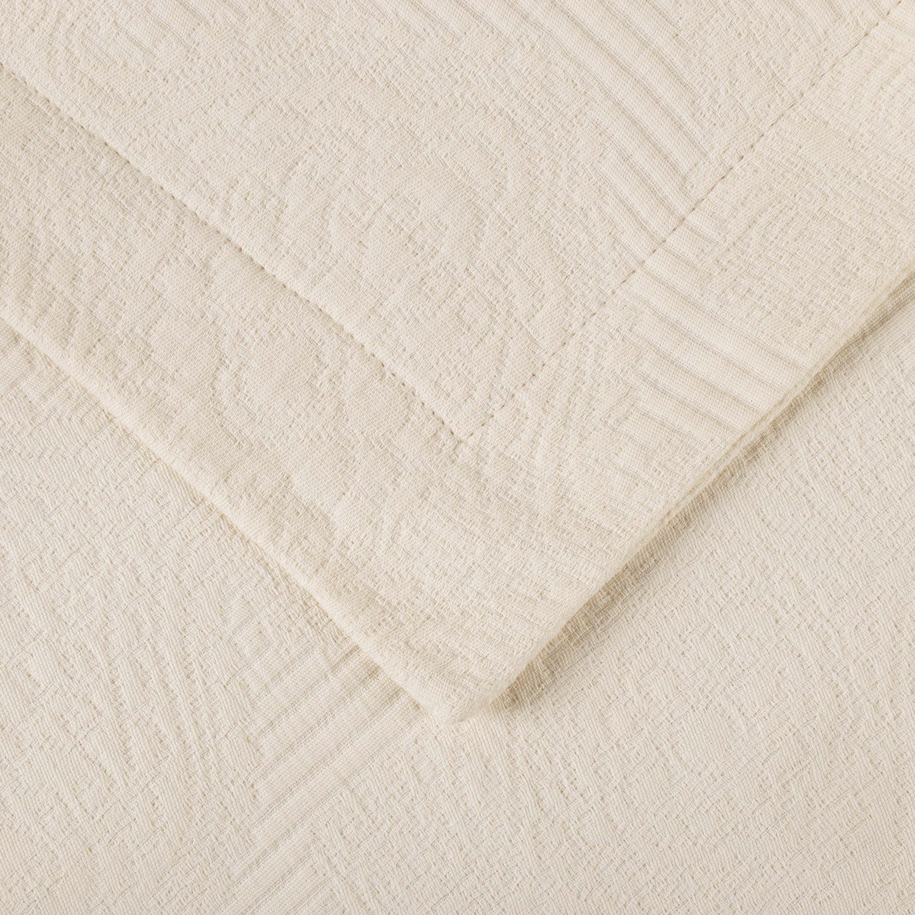 Victory Cotton Matelasse Scrolling Medallion Airy Bedspread Set