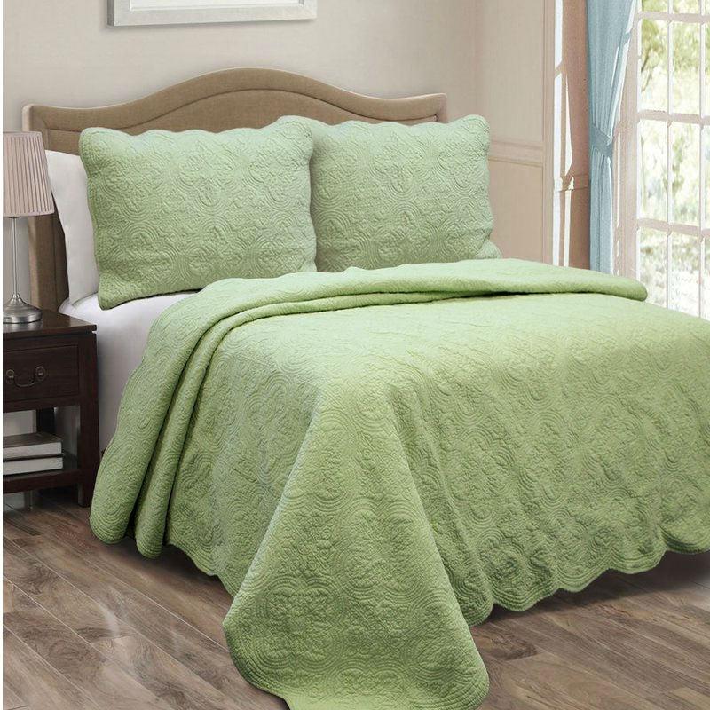 Full Queen Green Cotton Quilt Bedspread with Scalloped Borders - beddingbag.com