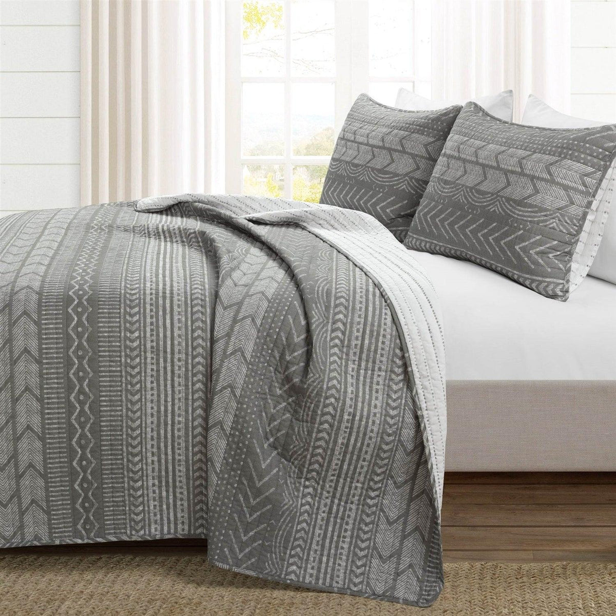 King Size Scandinavian Dark Grey Chevron Stripe Reversible Cotton Quilt Set - beddingbag.com