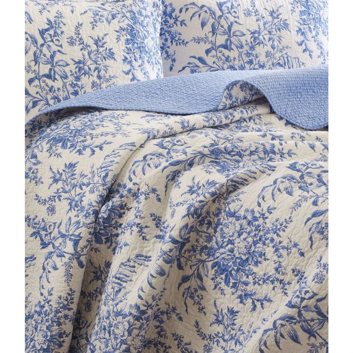 King size 100-Percent Cotton Quilt Bedspread Set with Blue White Floral Leaves Pattern - beddingbag.com