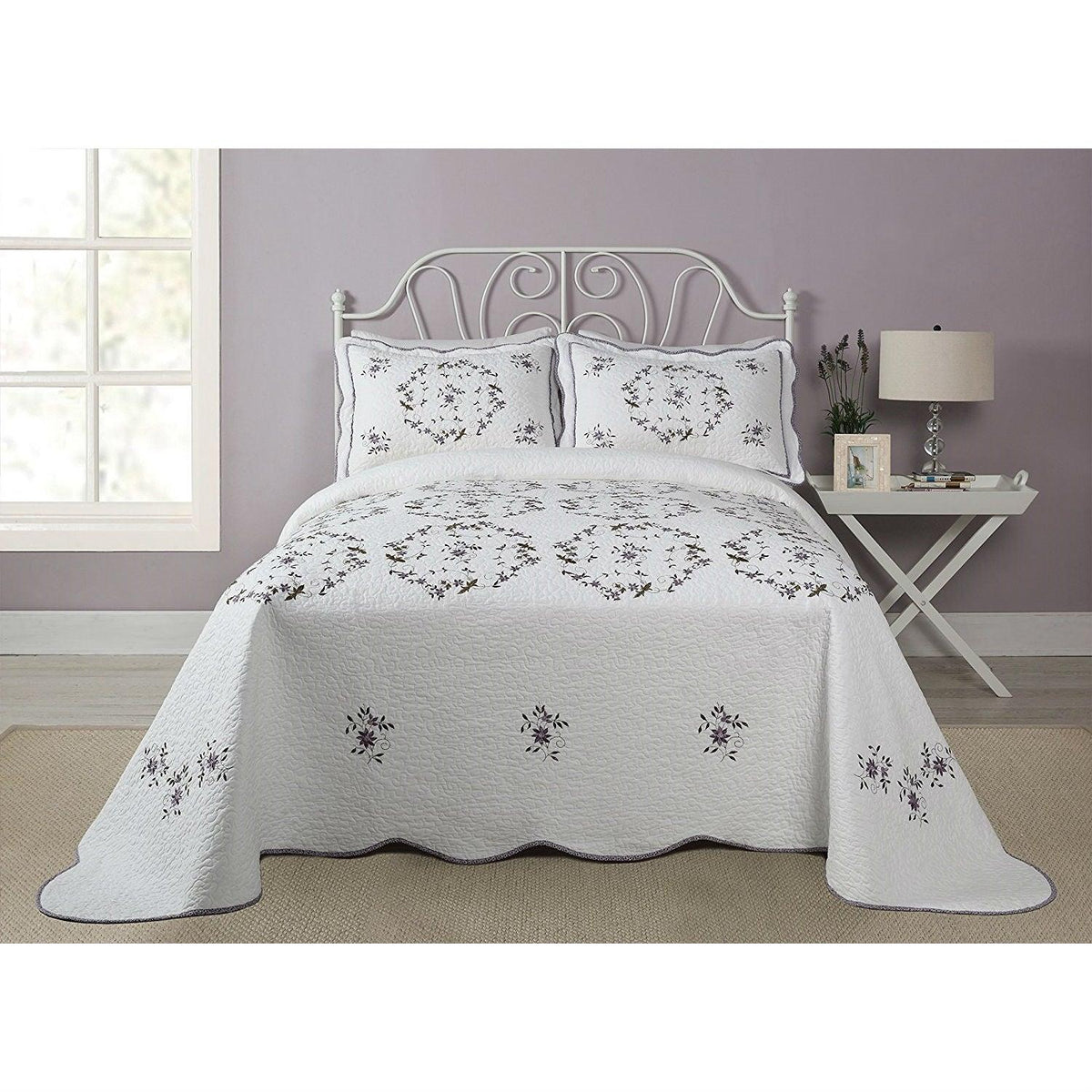 Queen size Cotton Bedspread with Scalloped Edges and Floral Print Embroidery in White - beddingbag.com
