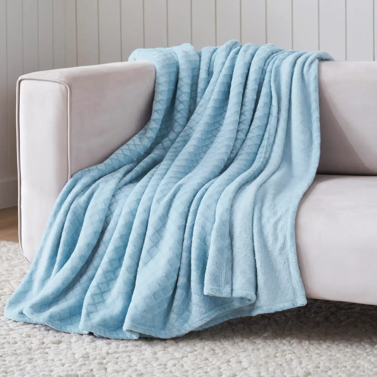 Flannel Fleece Blanket – Alaska Diamond Quilted - Warm and Plush