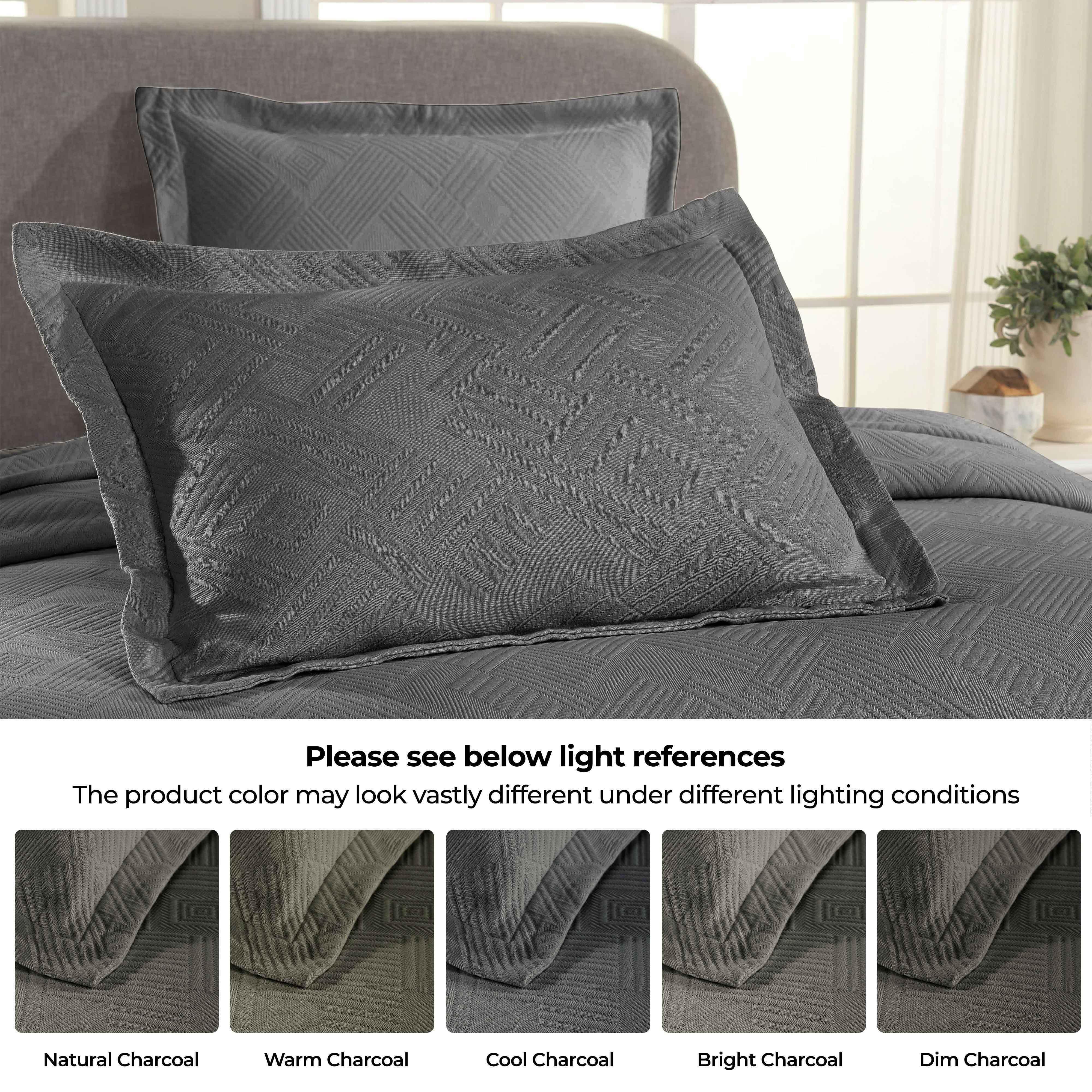 Cotton Jacquard Matelassé Scalloped Geometric Fret Bedspread Set