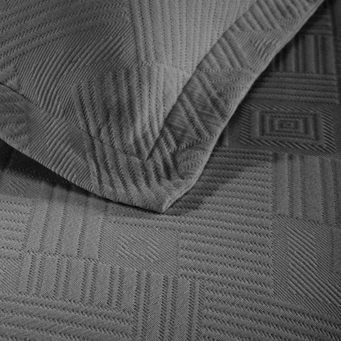Lightweight Cotton Bedspread Sets 3-Piece Geometric Fret Jacquard Matelassé Scalloped