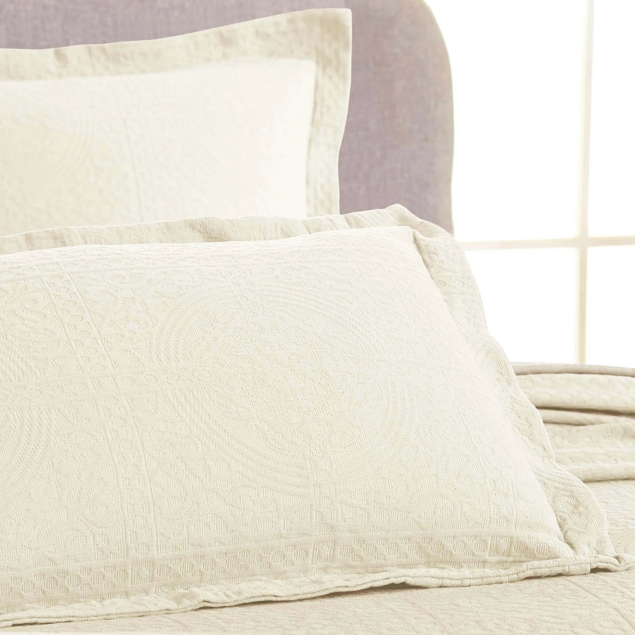 Fleur De Lis Jacquard Matelassé Cotton Medallion Bedspread Set