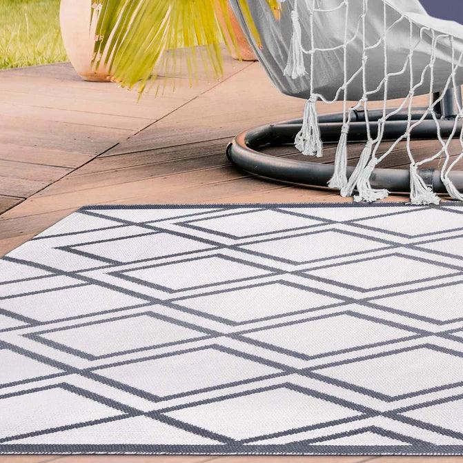 Modern Diamond Lattice Indoor/ Outdoor Area Rug