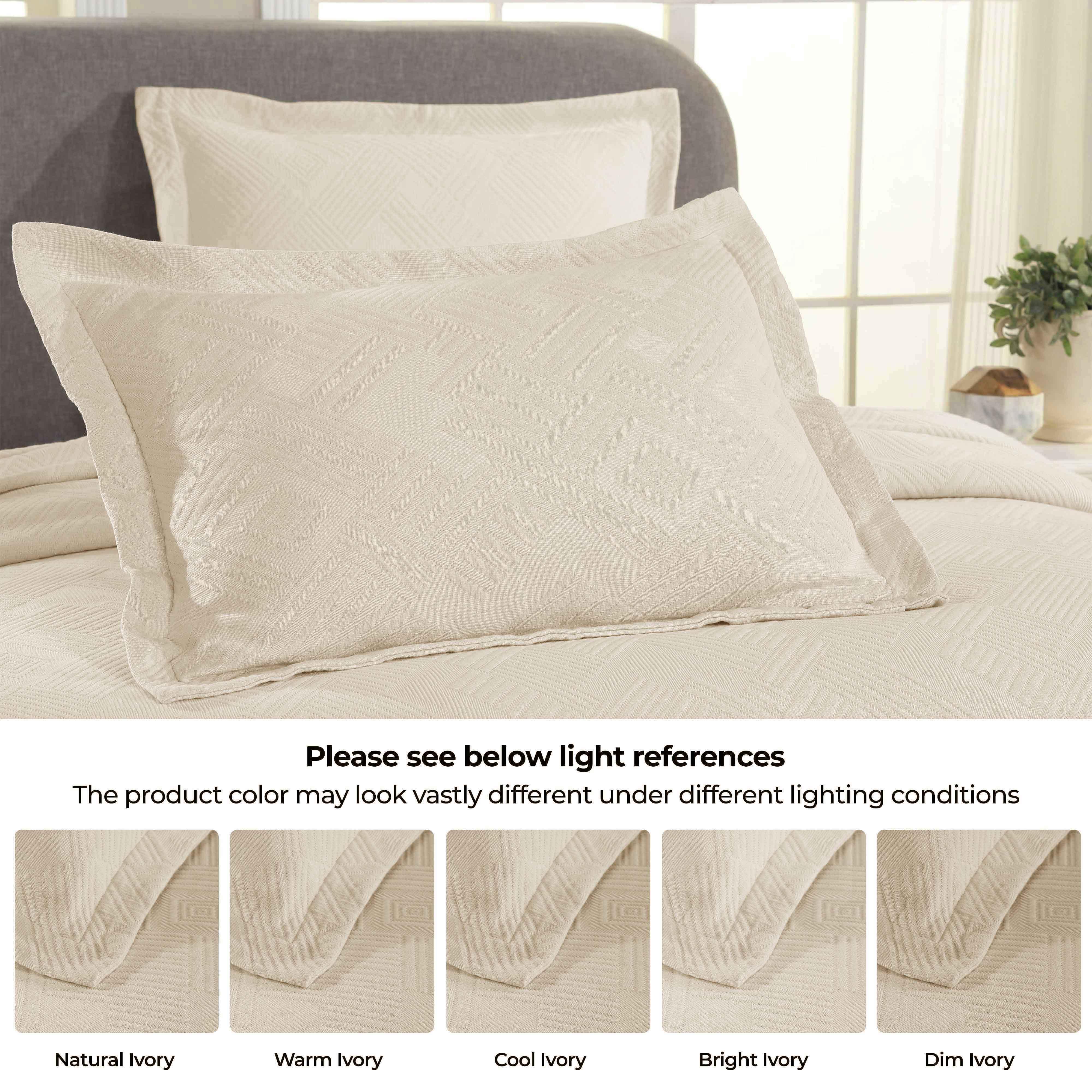 Cotton Jacquard Matelassé Scalloped Geometric Fret Bedspread Set