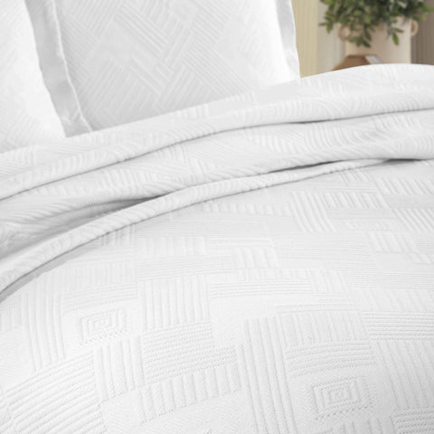 Lightweight Cotton Bedspread Sets 3-Piece Geometric Fret Jacquard Matelassé Scalloped