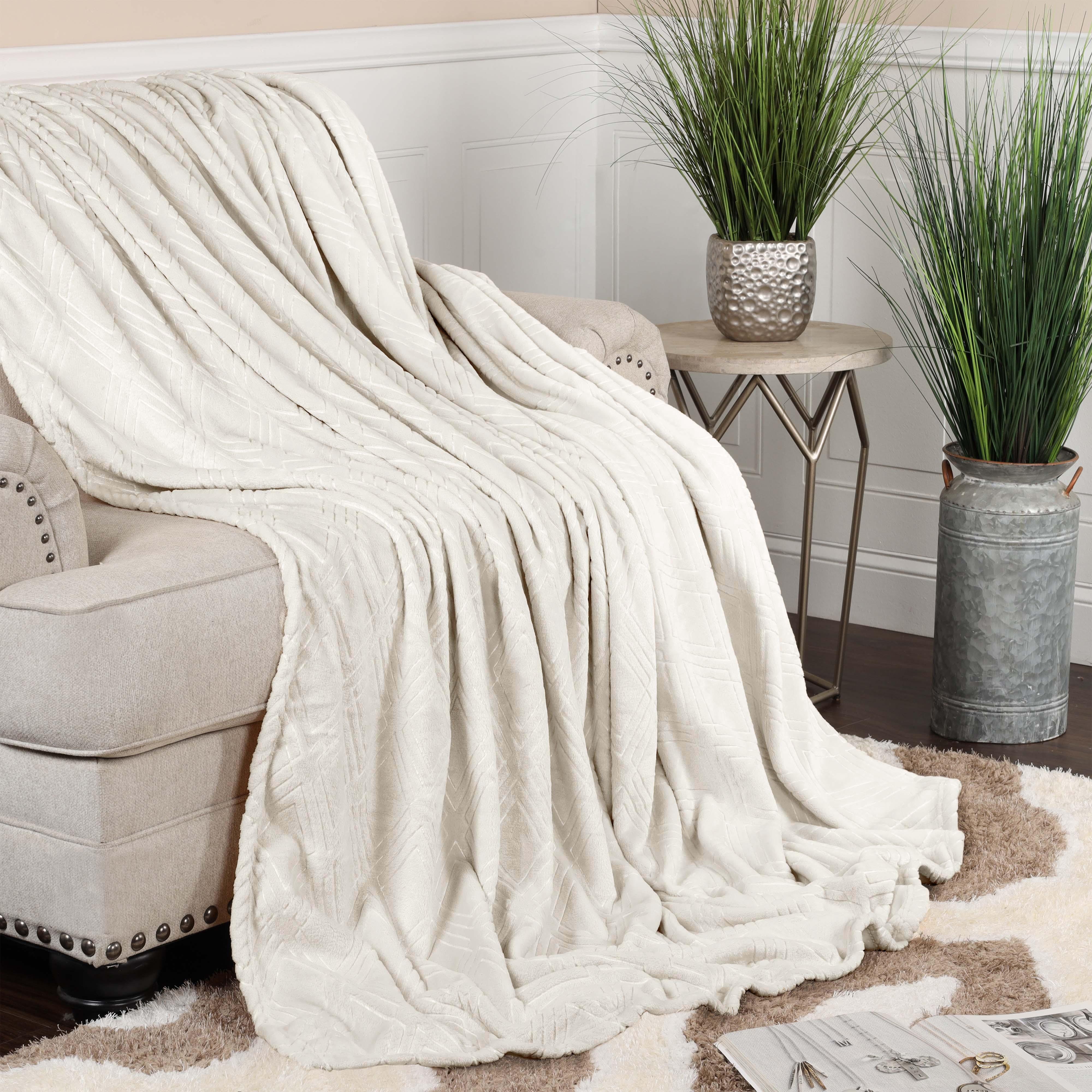 Alaska Diamond Fleece Plush Ultra-Soft Fluffy Blanket