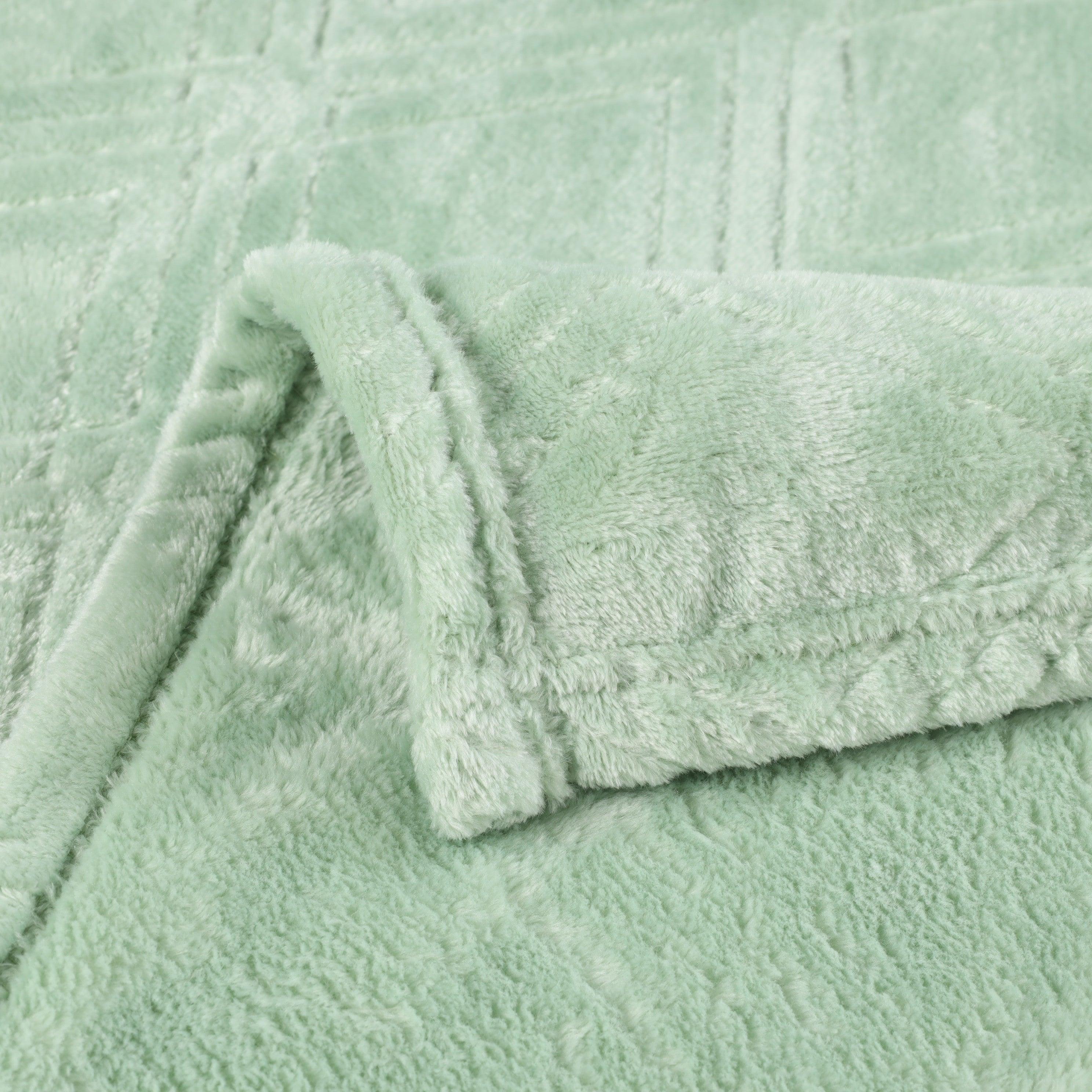 Alaska Diamond Fleece Plush Ultra-Soft Fluffy Blanket