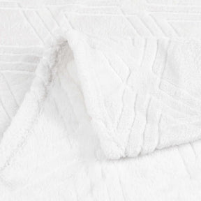 Alaska Diamond Fleece Plush Ultra-Soft Fluffy Blanket