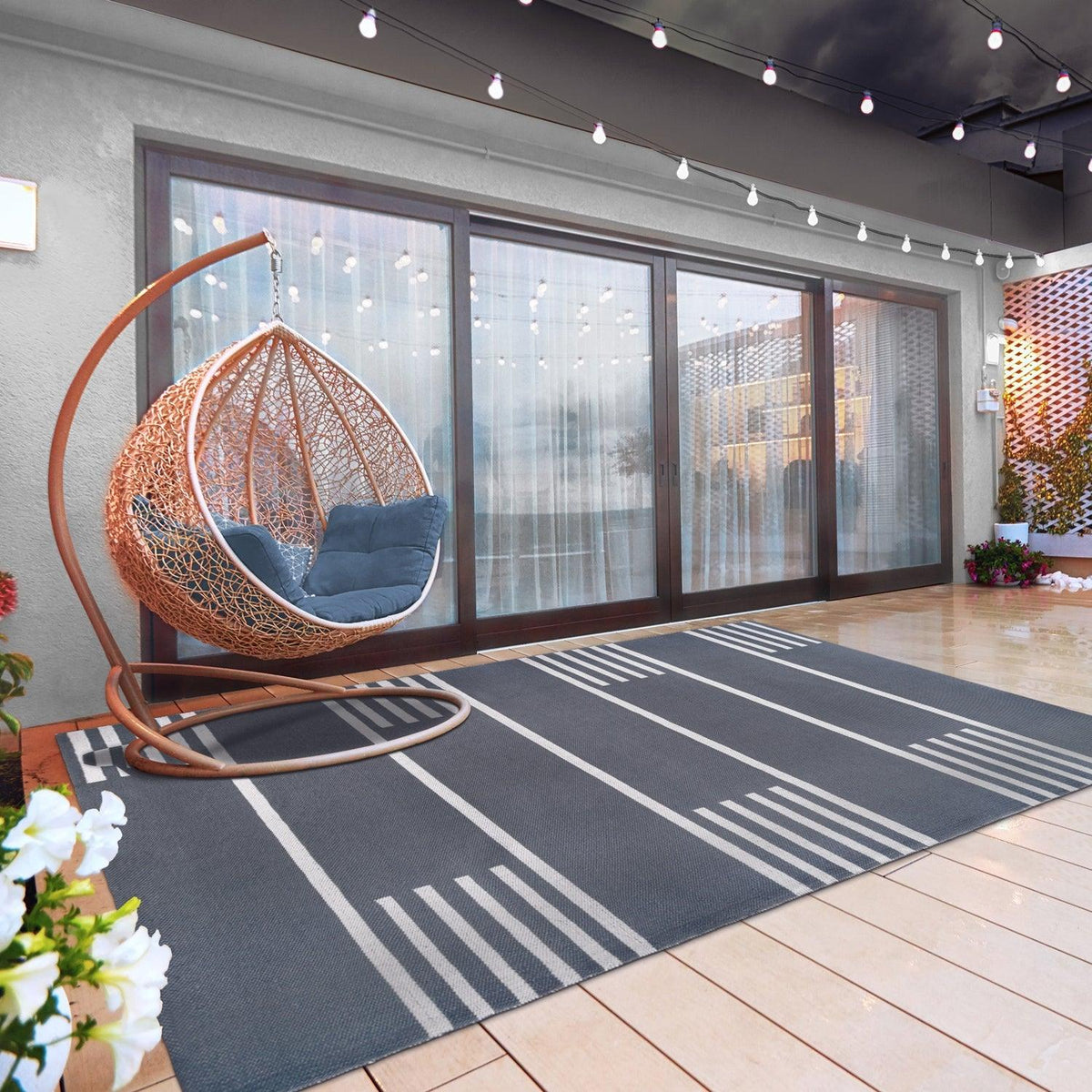 Modern Line Pattern Indoor/ Outdoor Area Rug