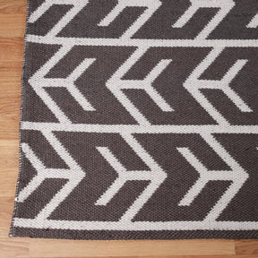 Contemporary Geometric Arrow Pattern Indoor/ Outdoor Area Rug