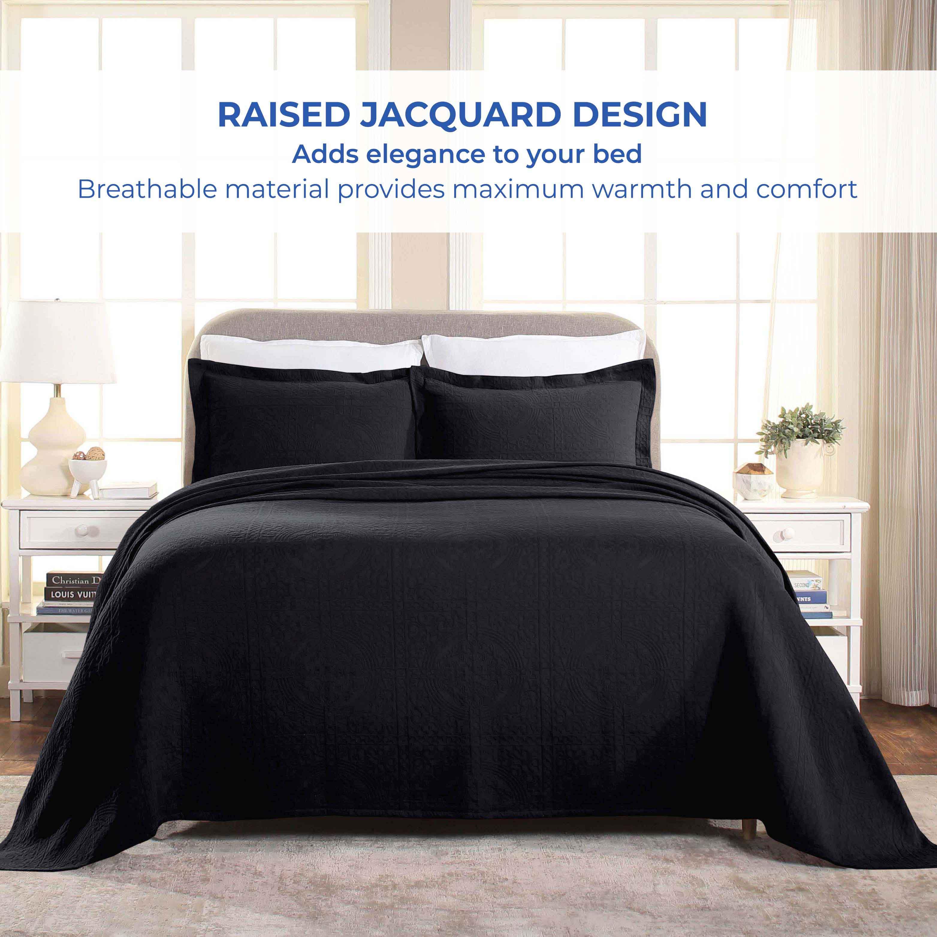 Fleur De Lis Jacquard Matelassé Cotton Medallion Bedspread Set