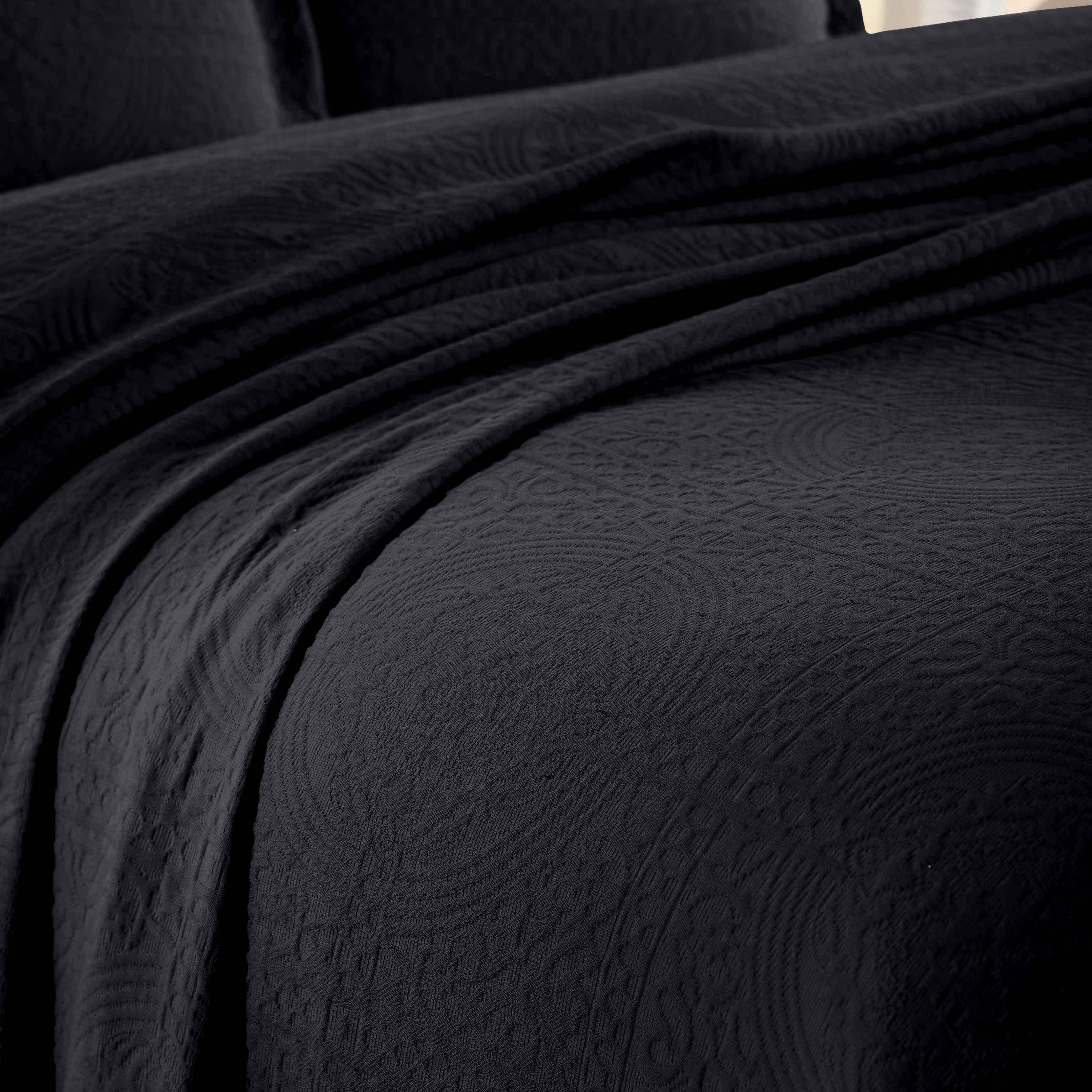 Fleur De Lis Jacquard Matelassé Cotton Medallion Bedspread Set