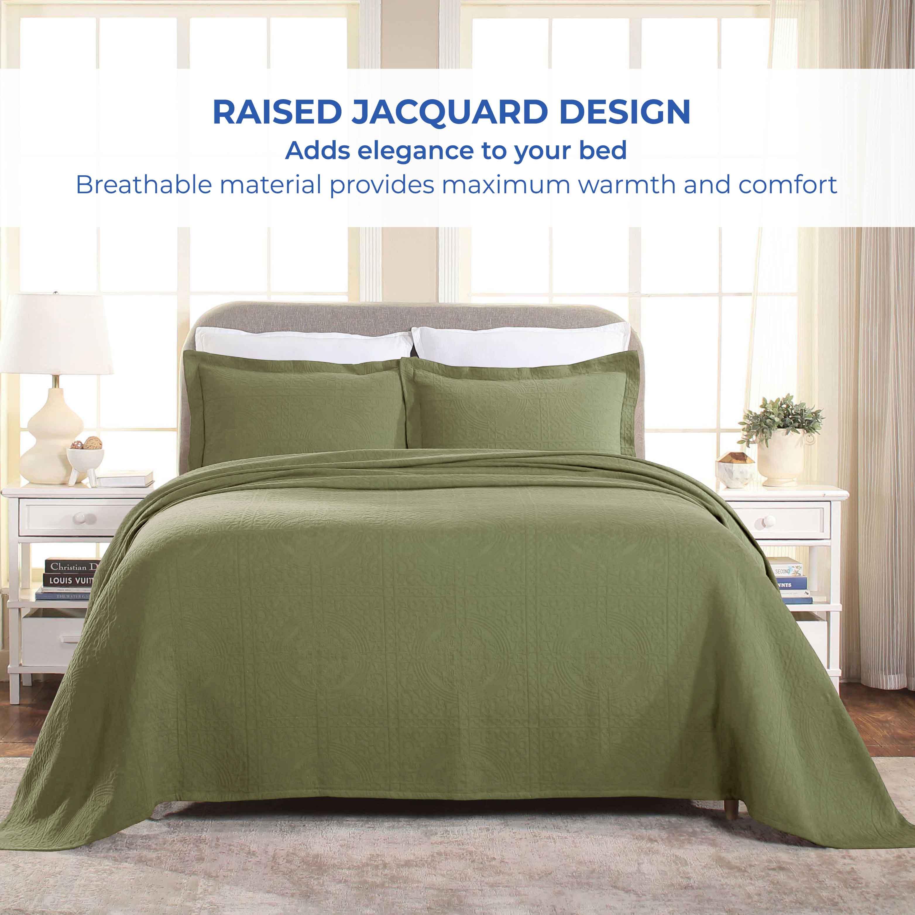 Fleur De Lis Jacquard Matelassé Cotton Medallion Bedspread Set