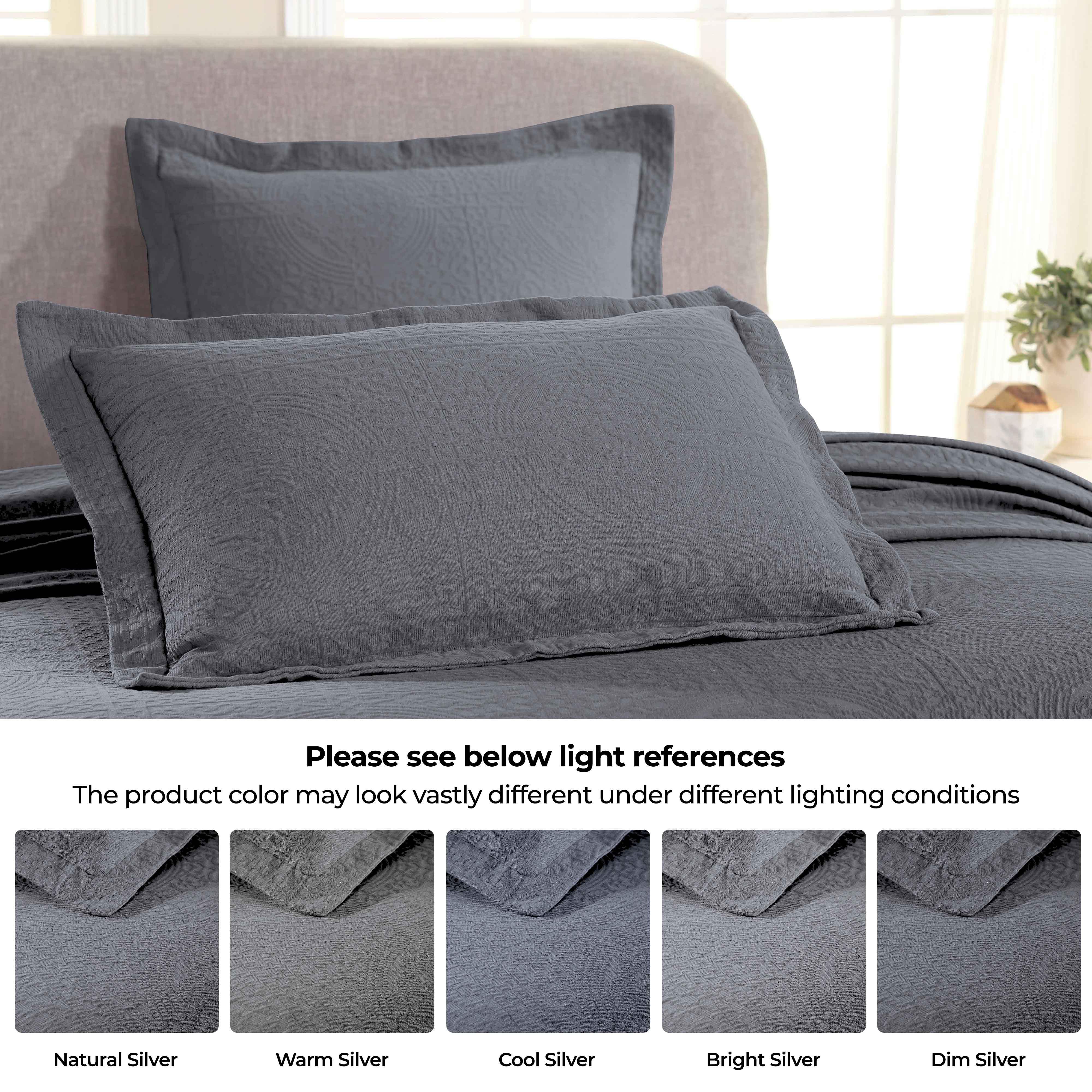 Fleur De Lis Jacquard Matelassé Cotton Medallion Bedspread Set