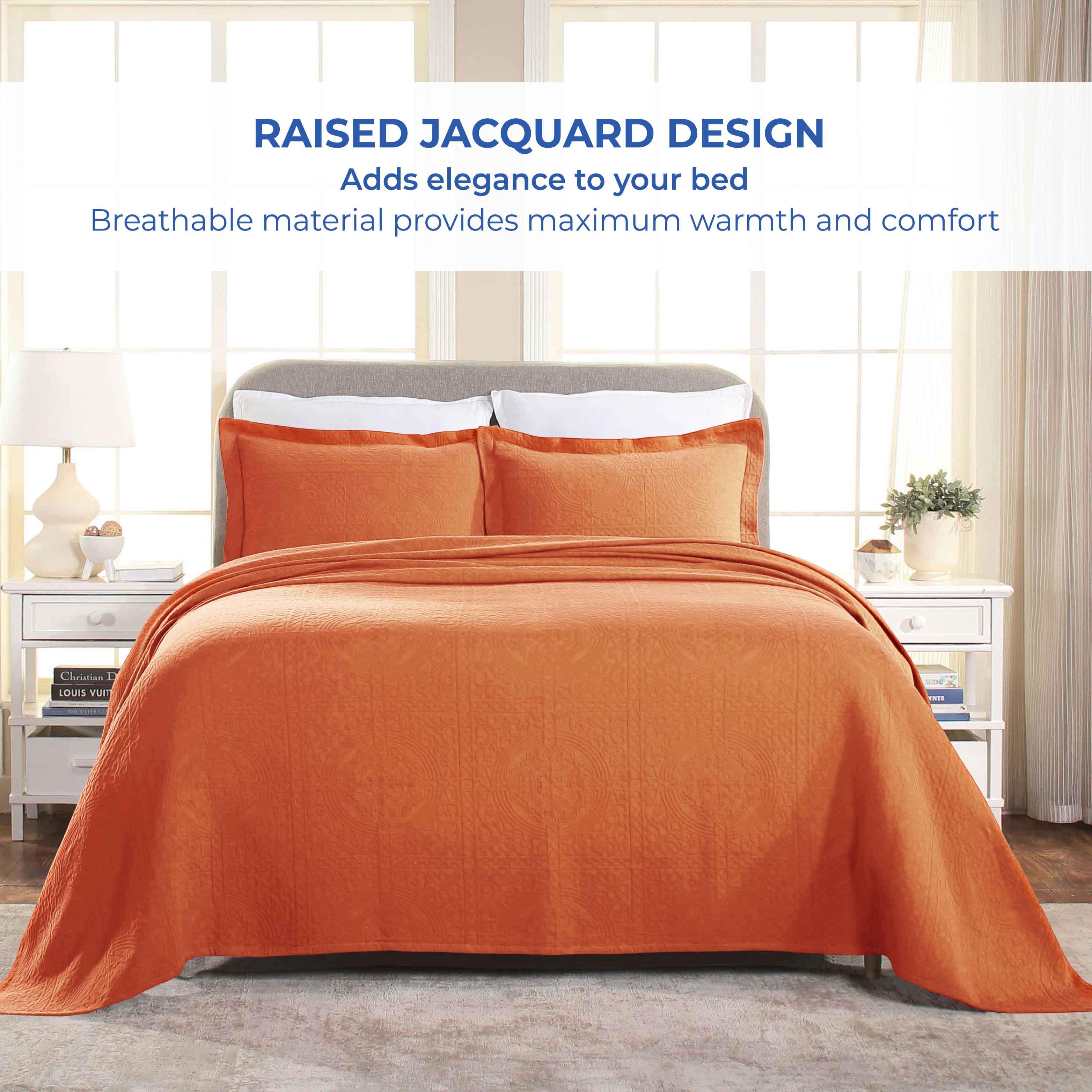 Fleur De Lis Jacquard Matelassé Cotton Medallion Bedspread Set