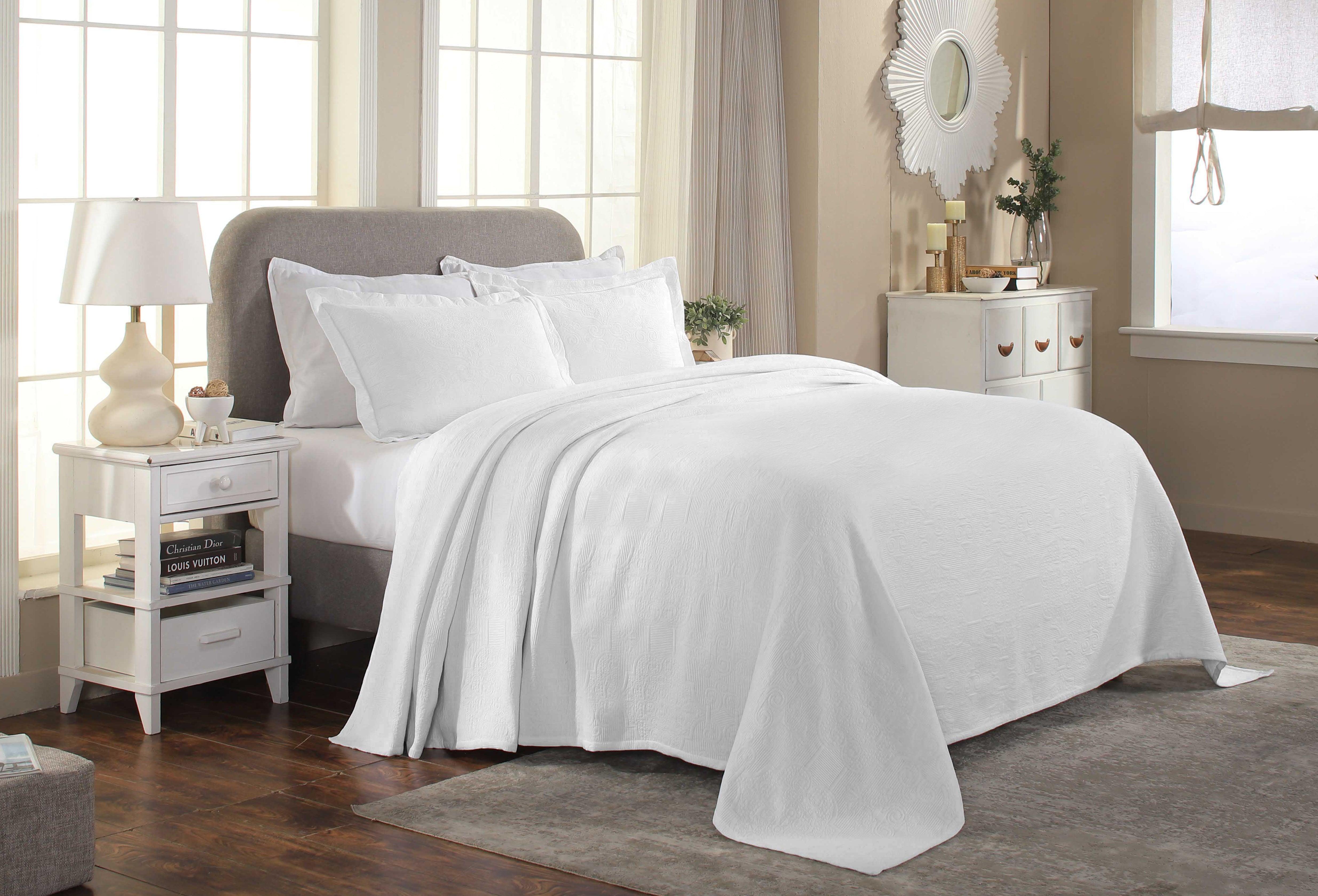 Florin Cotton Matelasse Weave Jacquard Scroll Medallion Bedspread Set