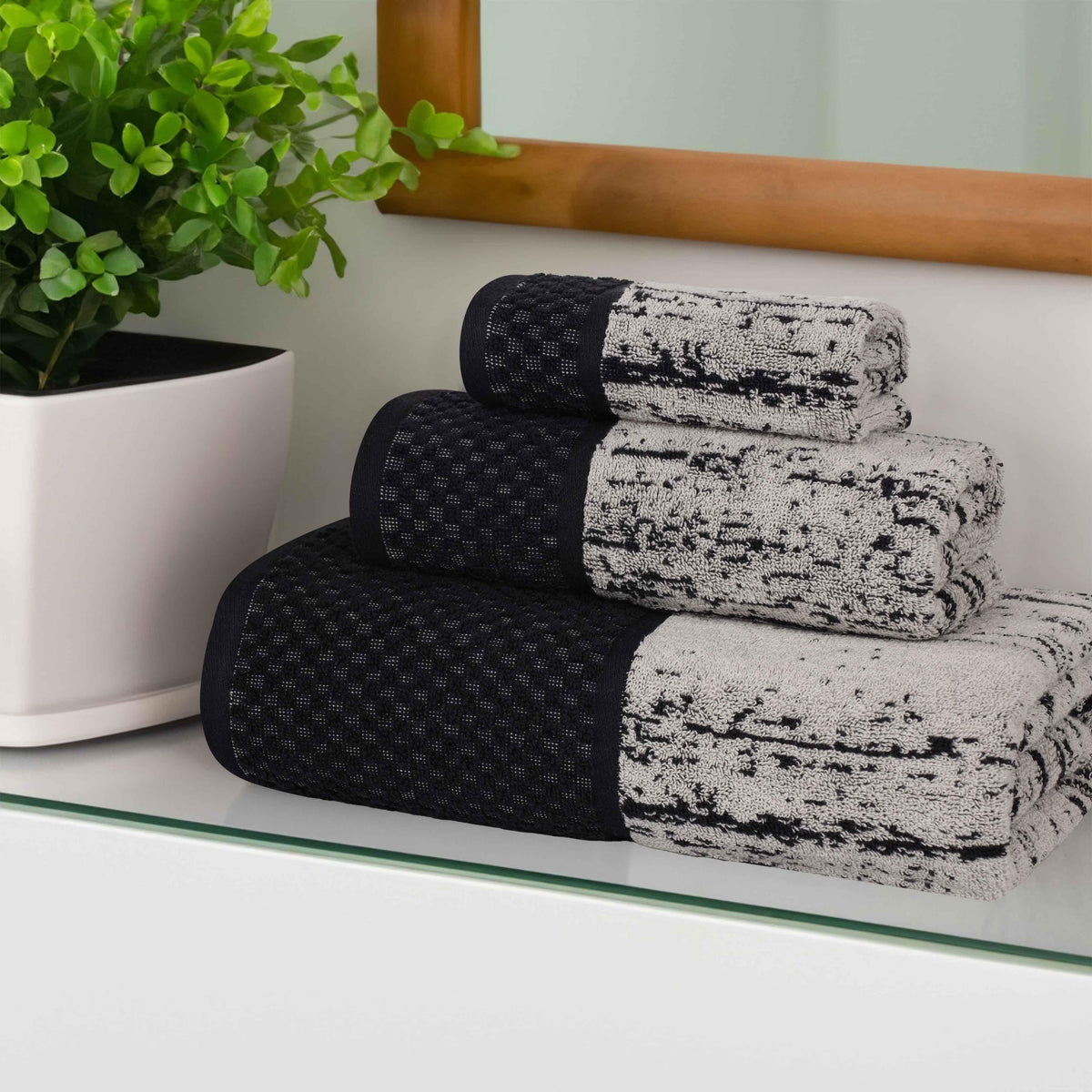 Lodie Cotton Plush Soft Jacquard Two-Toned 3 Piece Assorted Towel Set