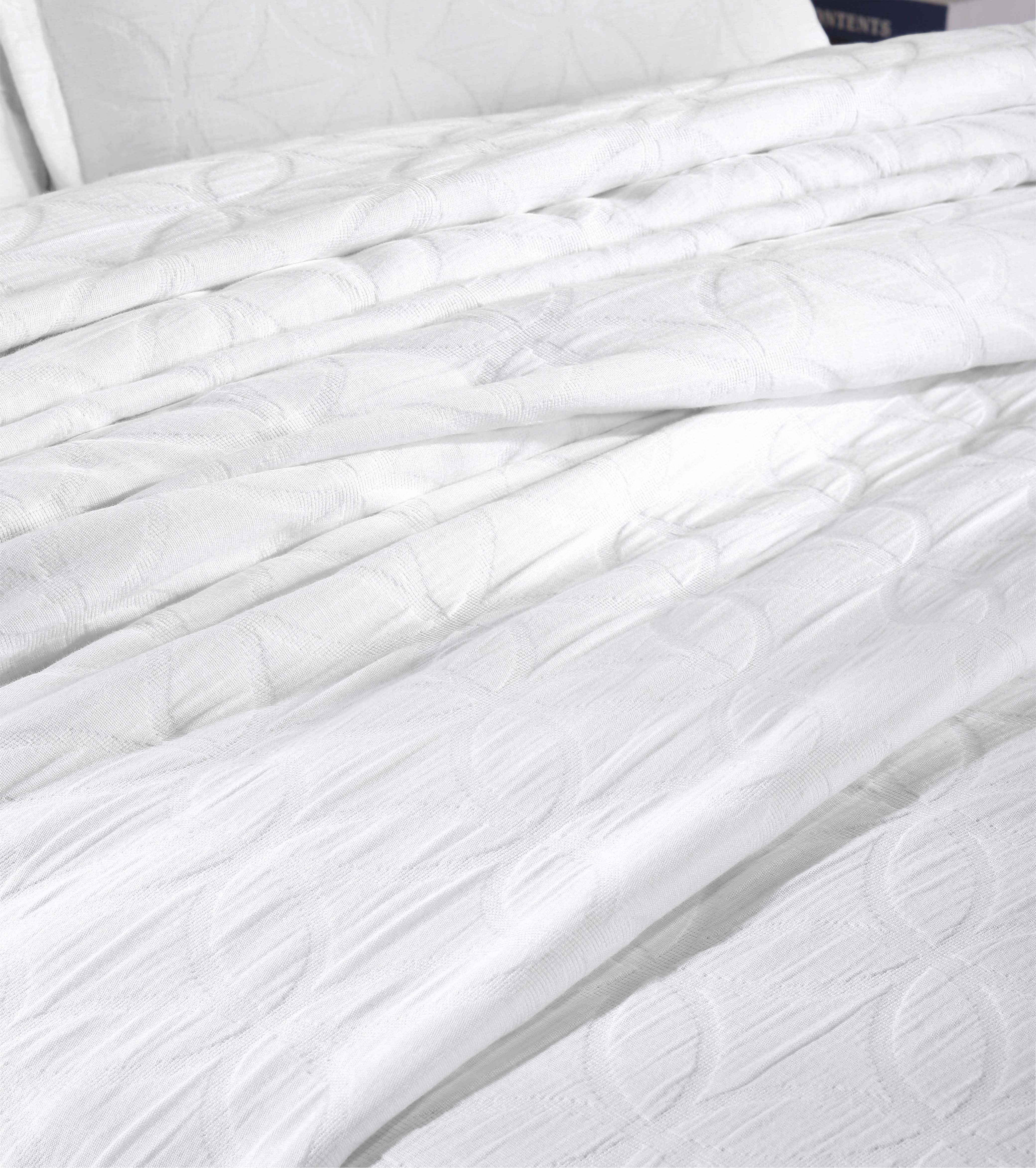 Serenity Cotton Matelasse Celtic Circle Airy Bedspread Set
