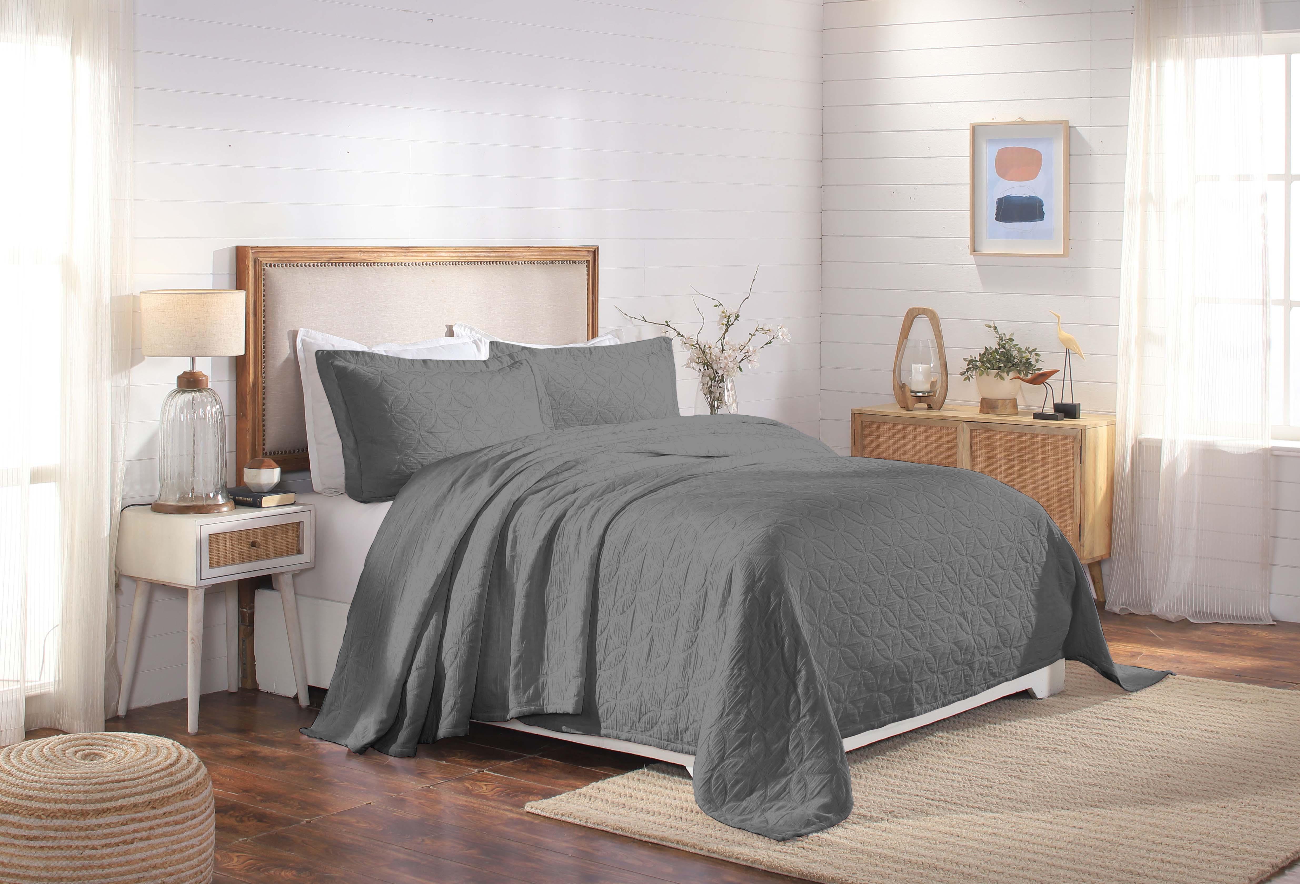 Serenity Cotton Matelasse Celtic Circle Airy Bedspread Set