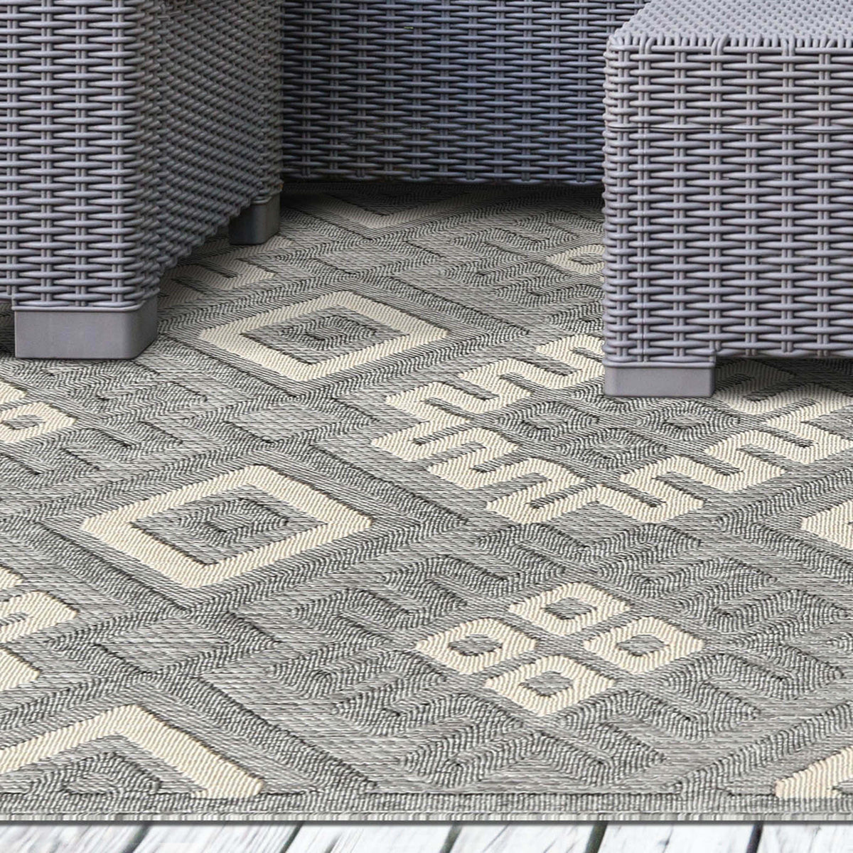 Sterling Modern Geometric Diamonds Indoor/Outdoor Area Rug