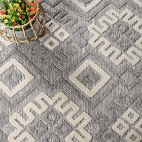 Sterling Modern Geometric Diamonds Indoor/Outdoor Area Rug