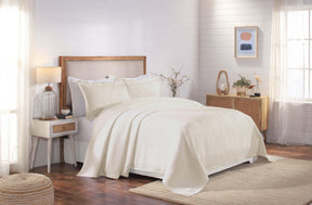 Victory Cotton Matelasse Scrolling Medallion Airy Bedspread Set