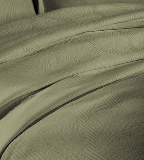 Victory Cotton Matelasse Scrolling Medallion Airy Bedspread Set