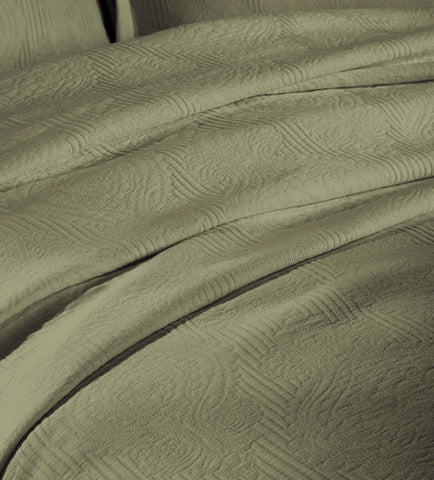 Victory Cotton Matelasse Scrolling Medallion Airy Bedspread Set
