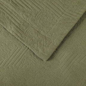 Victory Cotton Matelasse Scrolling Medallion Airy Bedspread Set