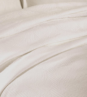 Victory Cotton Matelasse Scrolling Medallion Airy Bedspread Set