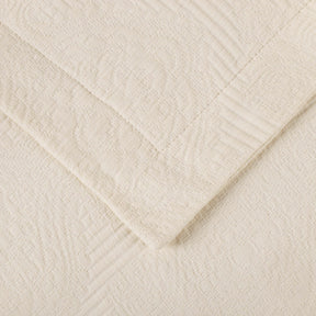 Victory Cotton Matelasse Scrolling Medallion Airy Bedspread Set