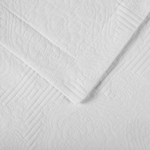 Victory Cotton Matelasse Scrolling Medallion Airy Bedspread Set