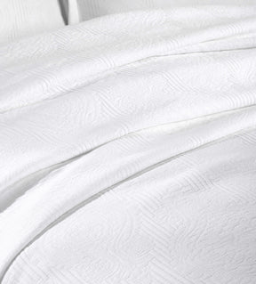 Victory Cotton Matelasse Scrolling Medallion Airy Bedspread Set