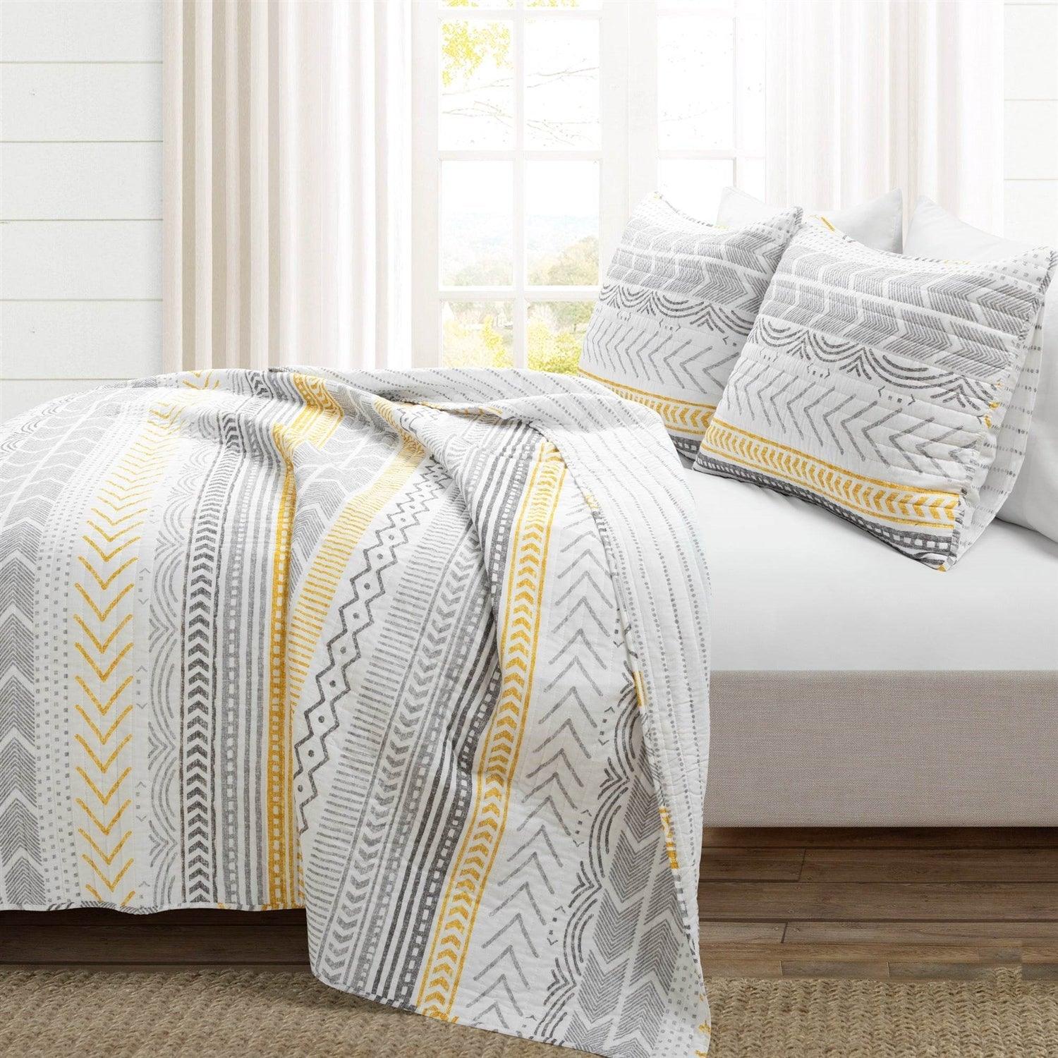 Full/Queen Scandinavian Grey/Yellow Reversible Cotton Quilt Set
