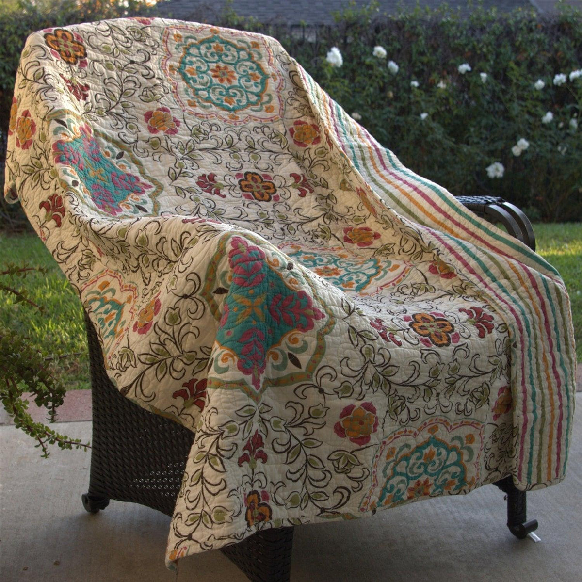100% Cotton Throw Quilt Blanket with Bohemian Style Floral Pattern - beddingbag.com