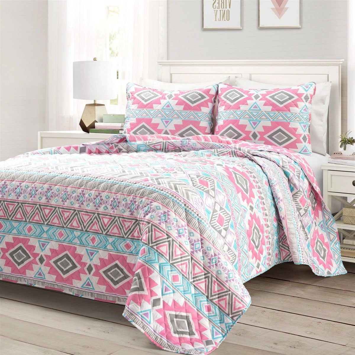 Full/Queen Southwest Style Polyester Pink Blue Striped Reversible Quilt Set